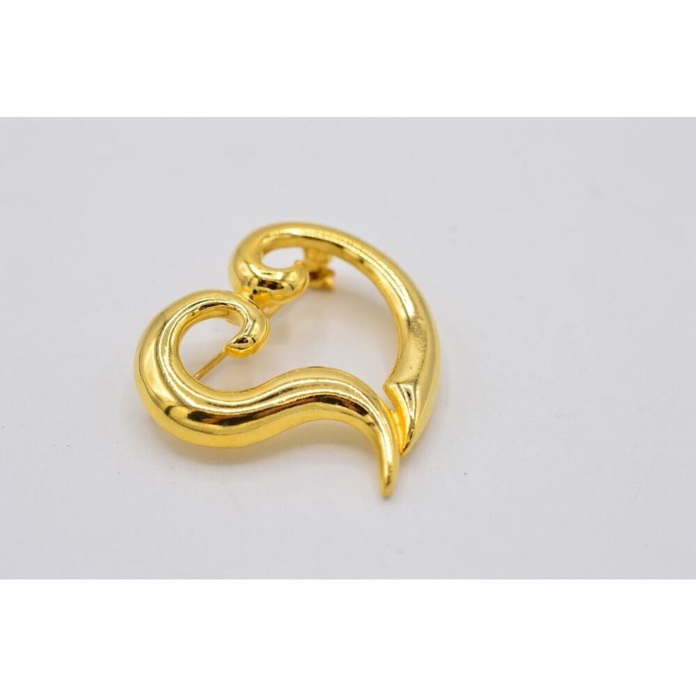 Vintage Heart Pin Brooch Shiny Gold Tone Chunky Valentine's Day NOS 1980s BinAC - Picture 8 of 9